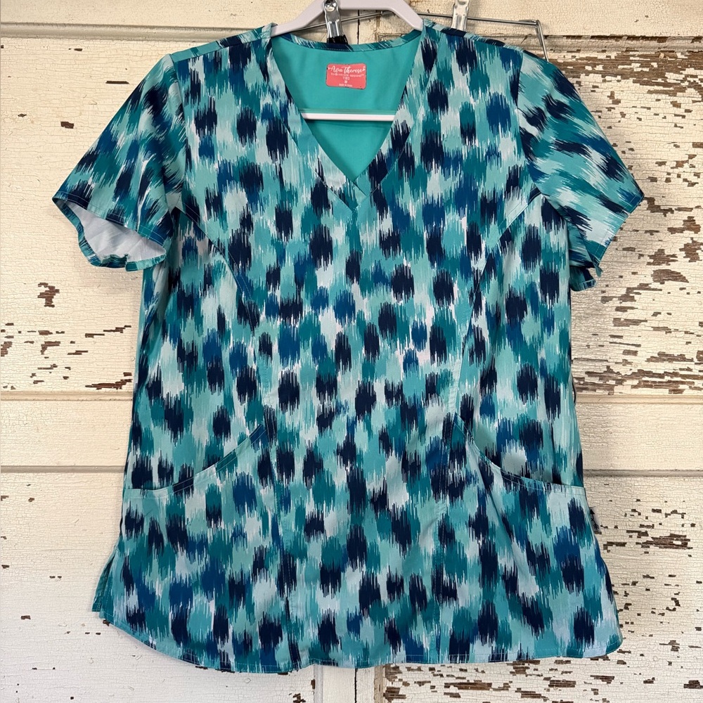Ava Therese Seafoam Oasis Size Medium Scrub Top teal/blues/greens